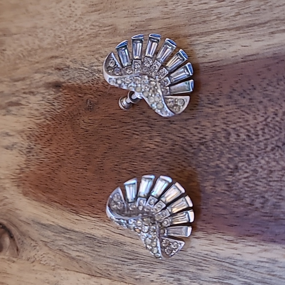 Vintage Crystal Non Pierced Earrings - Picture 4 of 8